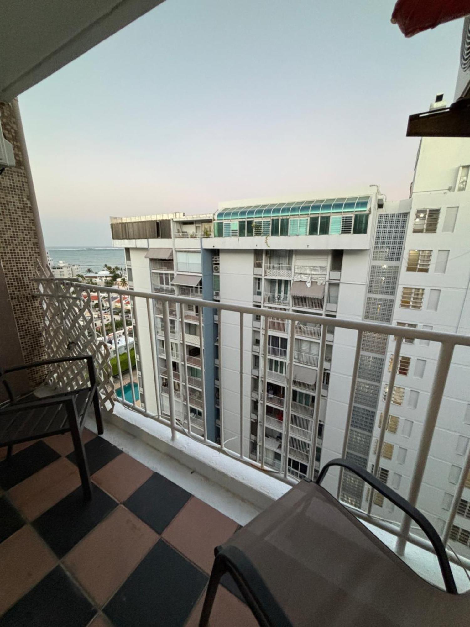 Isla Verde Modern Apartment With Pool Сан Хуан Екстериор снимка