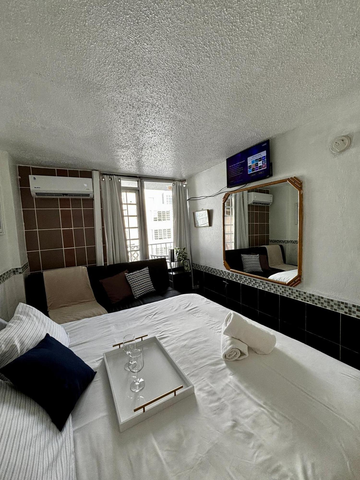 Isla Verde Modern Apartment With Pool Сан Хуан Екстериор снимка