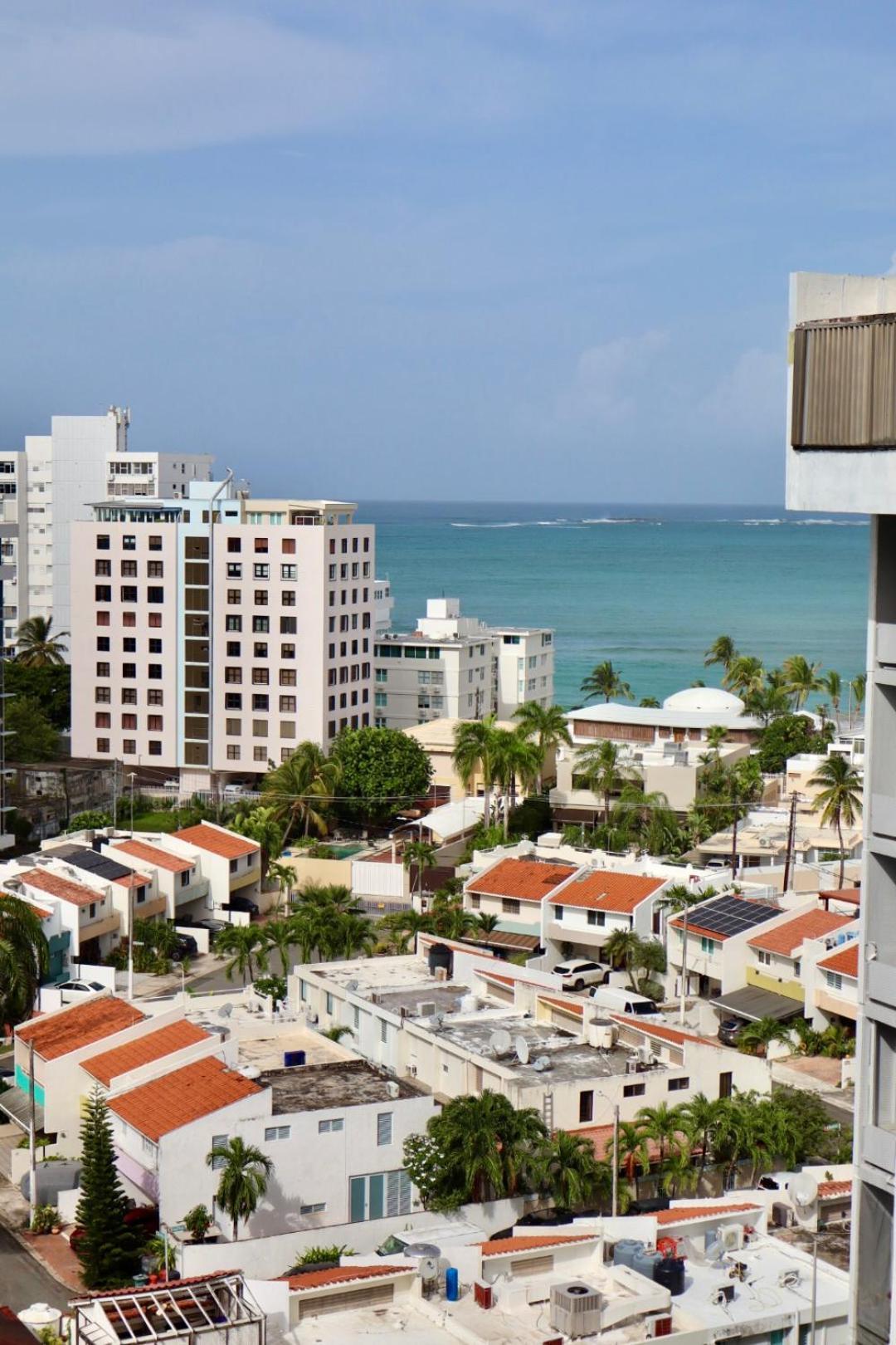 Isla Verde Modern Apartment With Pool Сан Хуан Екстериор снимка