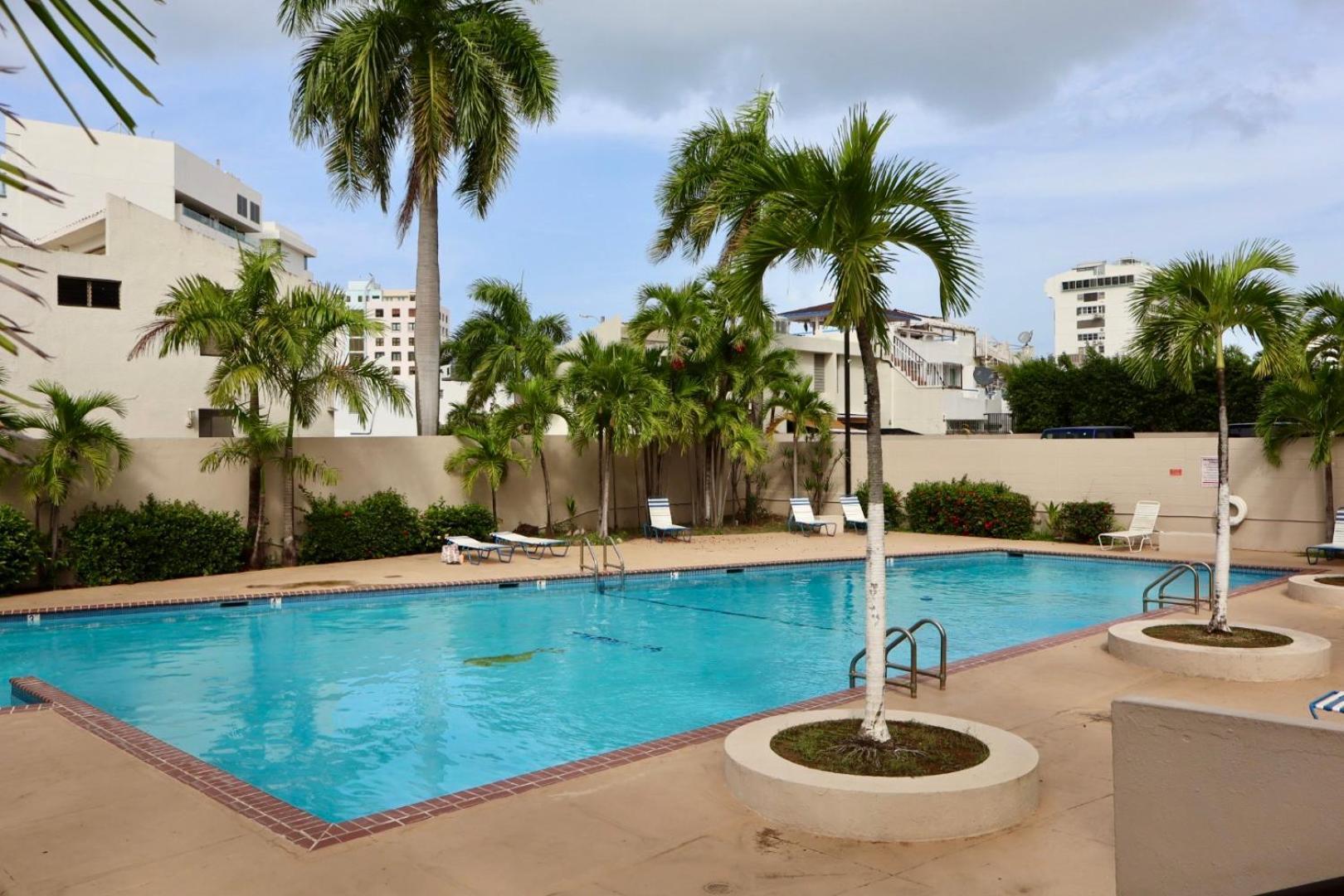 Isla Verde Modern Apartment With Pool Сан Хуан Екстериор снимка