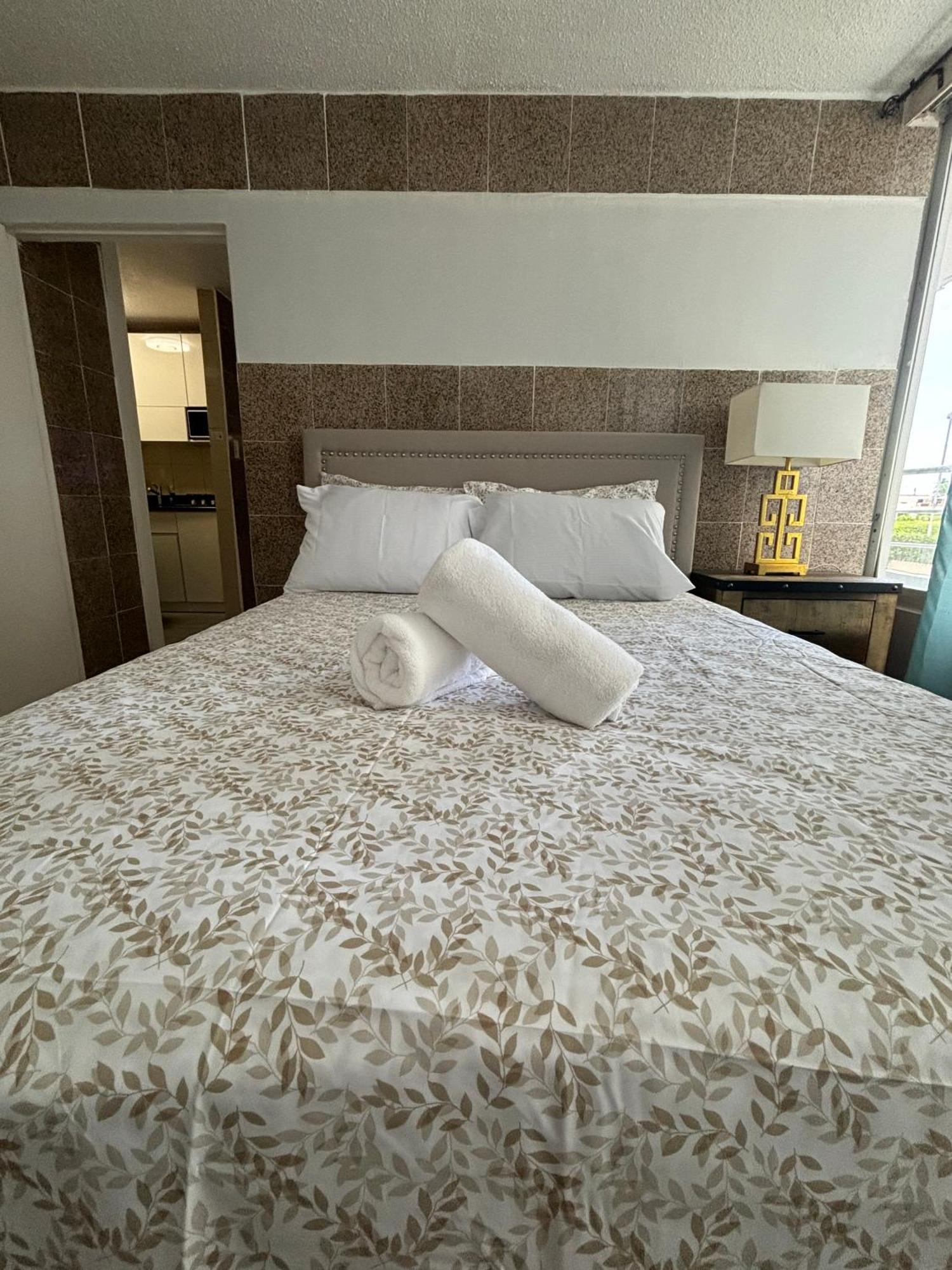 Isla Verde Modern Apartment With Pool Сан Хуан Екстериор снимка