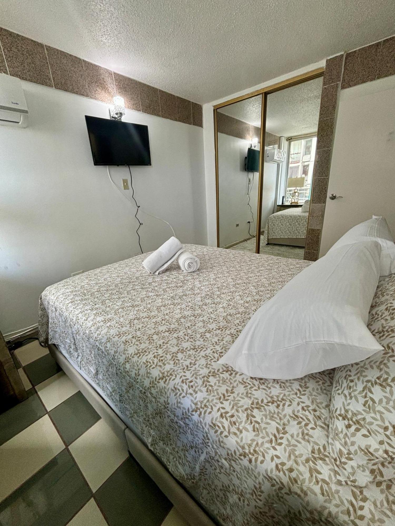 Isla Verde Modern Apartment With Pool Сан Хуан Екстериор снимка