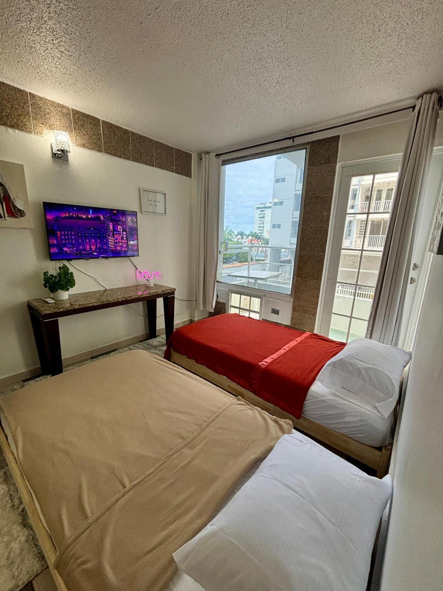 Isla Verde Modern Apartment With Pool Сан Хуан Екстериор снимка