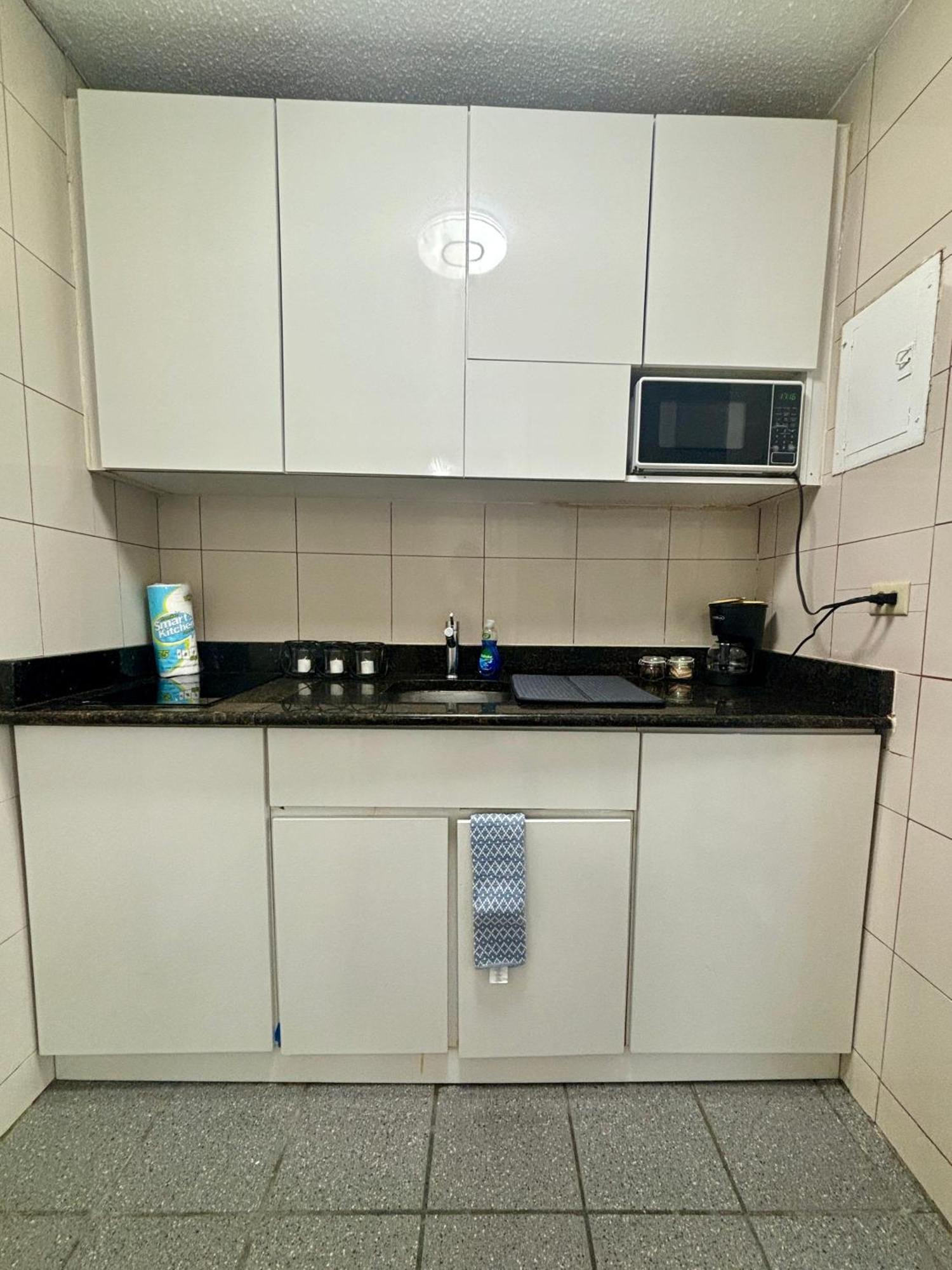 Isla Verde Modern Apartment With Pool Сан Хуан Екстериор снимка