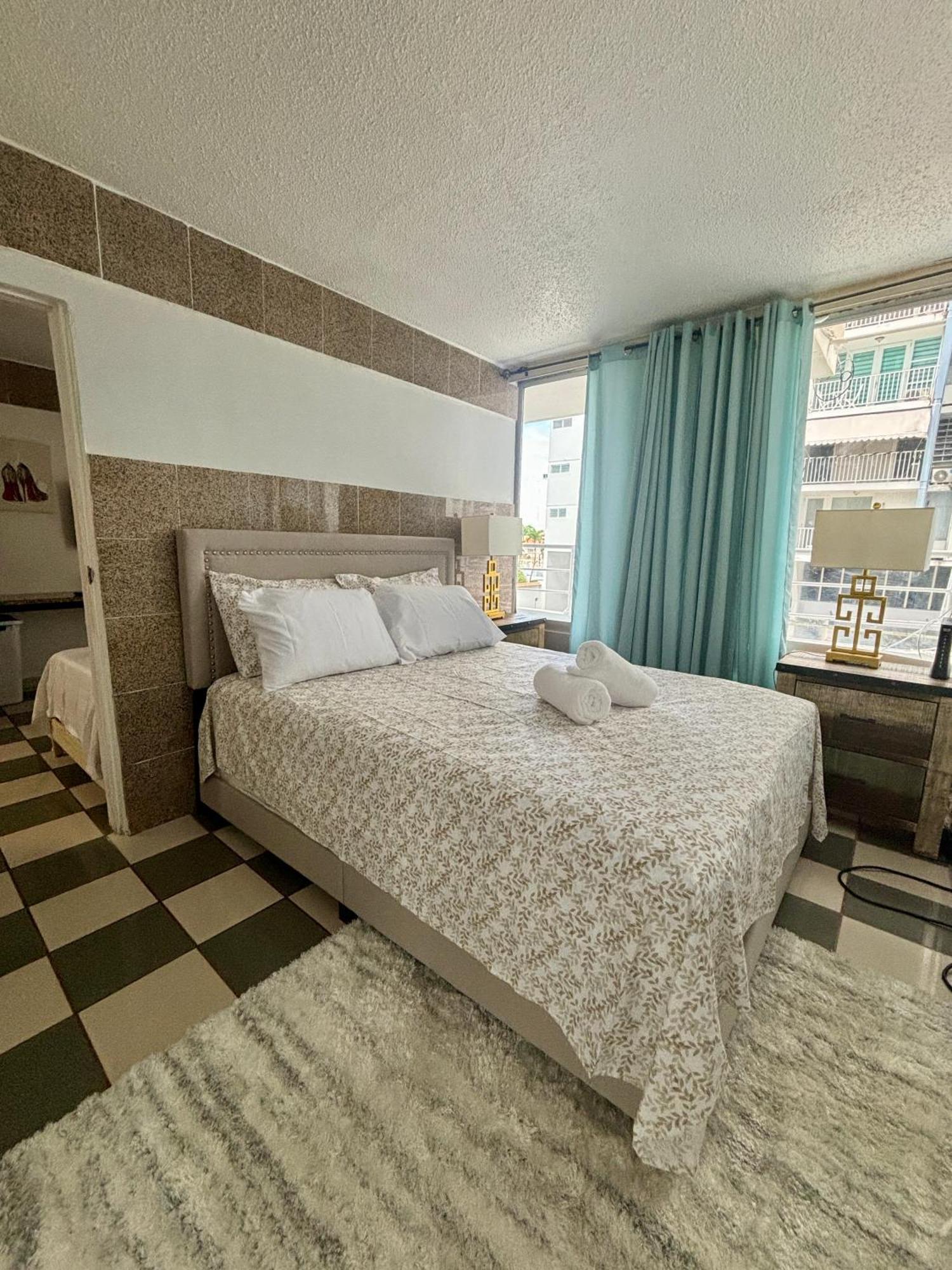 Isla Verde Modern Apartment With Pool Сан Хуан Екстериор снимка