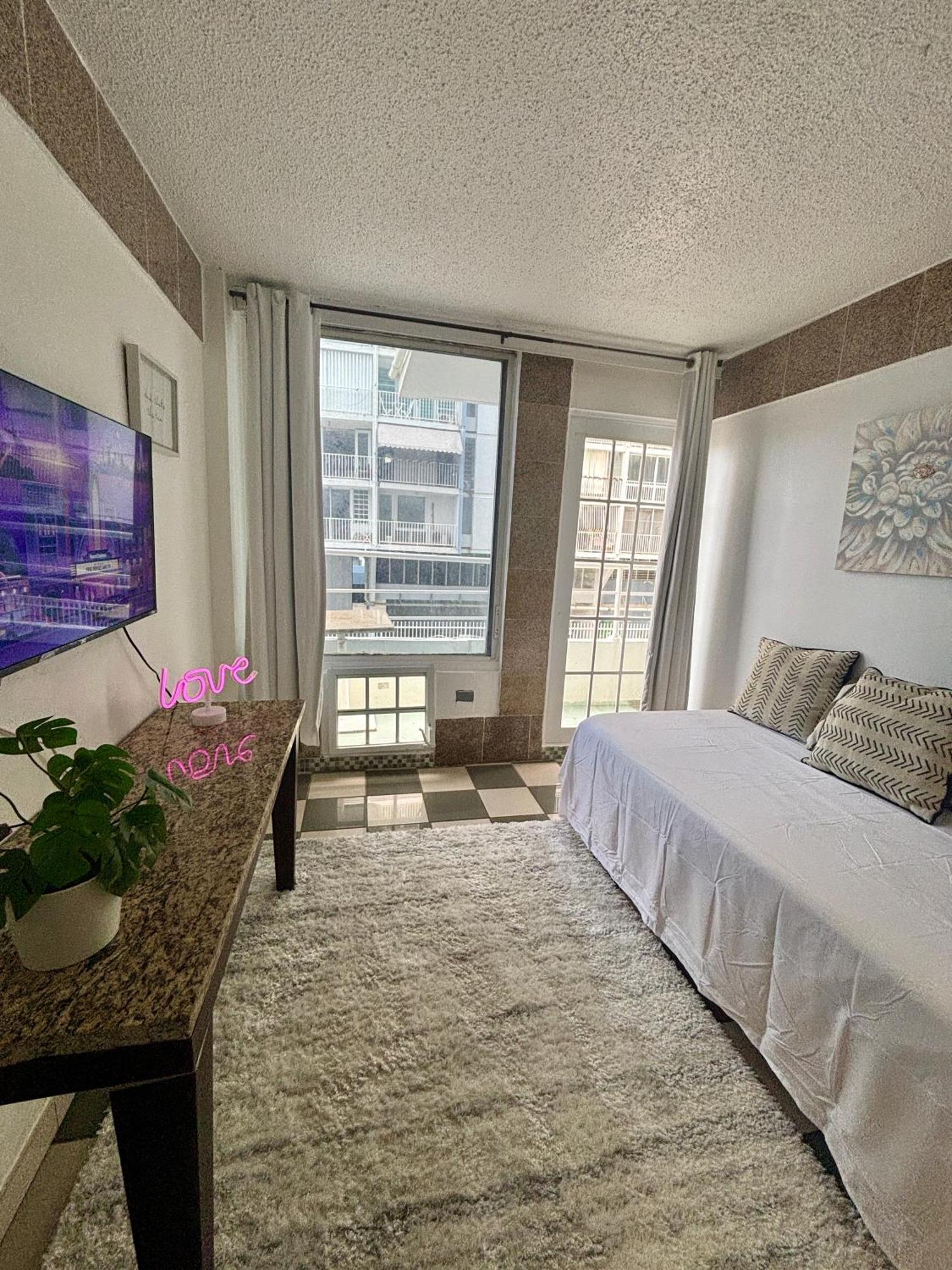 Isla Verde Modern Apartment With Pool Сан Хуан Екстериор снимка